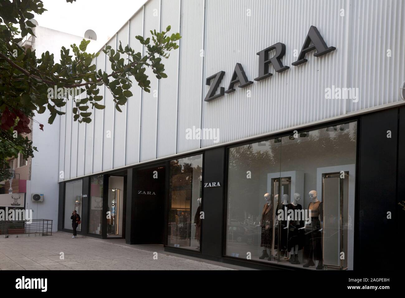 Page 2 - Zara Shop High Resolution Stock Photography and Images - Alamy