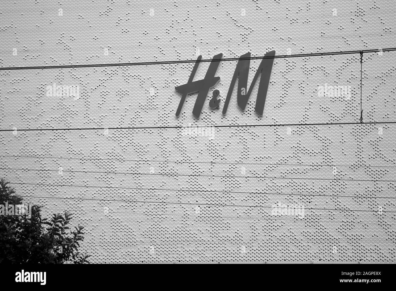 H&M fashion shop glyfada athens attica greece Stock Photo - Alamy
