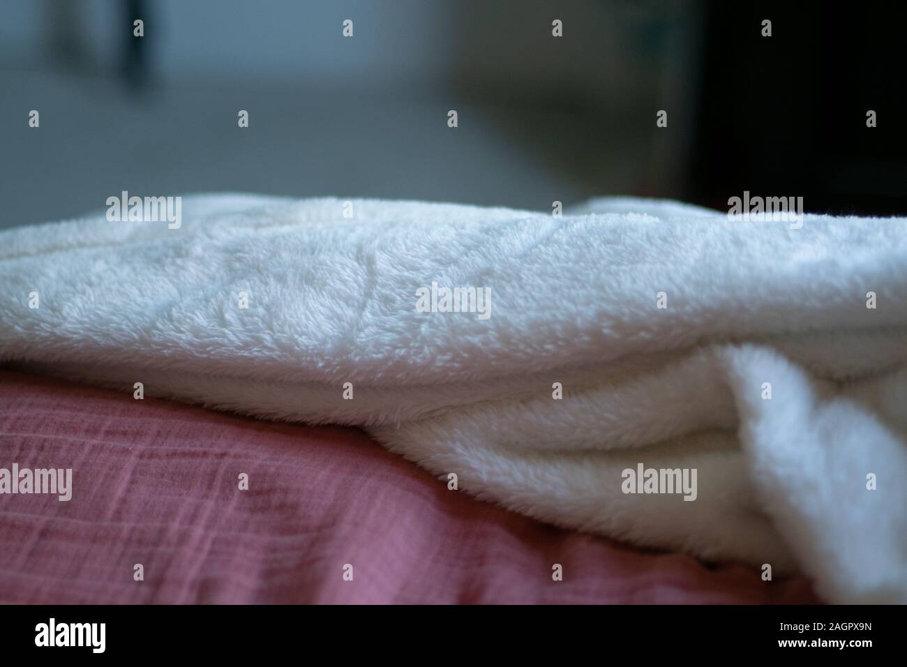 Comforter blanket hi-res stock photography and images - Alamy