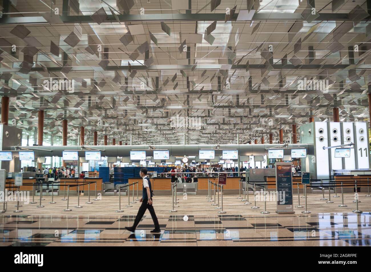 06.12.2019, Singapore, Republic of Singapore, Asia - A view of the departure hall with check-in area inside Terminal 3 at Changi Airport. Stock Photo