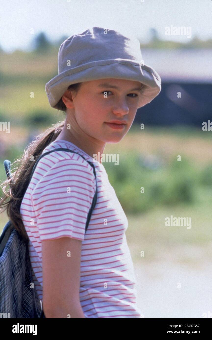 ANNA PAQUIN In FLY AWAY HOME 1996 Directed By CARROLL BALLARD ANNA PAQUIN In FLY AWAY HOME 1996 Directed By CARROLL BALLARD