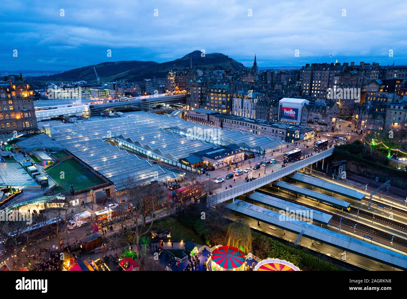 dusk-view-of-waverley-station-and-skyline-edinburgh-old-town-in-winter
