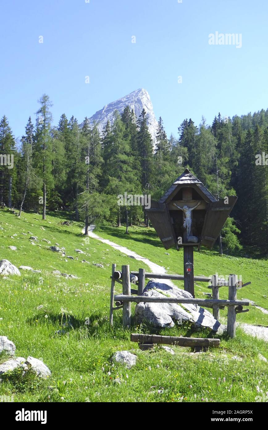 Watzmannüberschreitung: 1. Tag, Aufstieg zum Watzmannhaus, Blick auf Kleiner Watzmann. Stock Photo