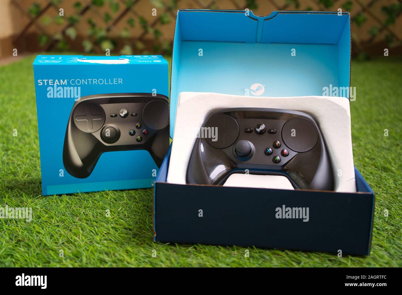 Steam Controller by Valve with its original box in calm early cold ...