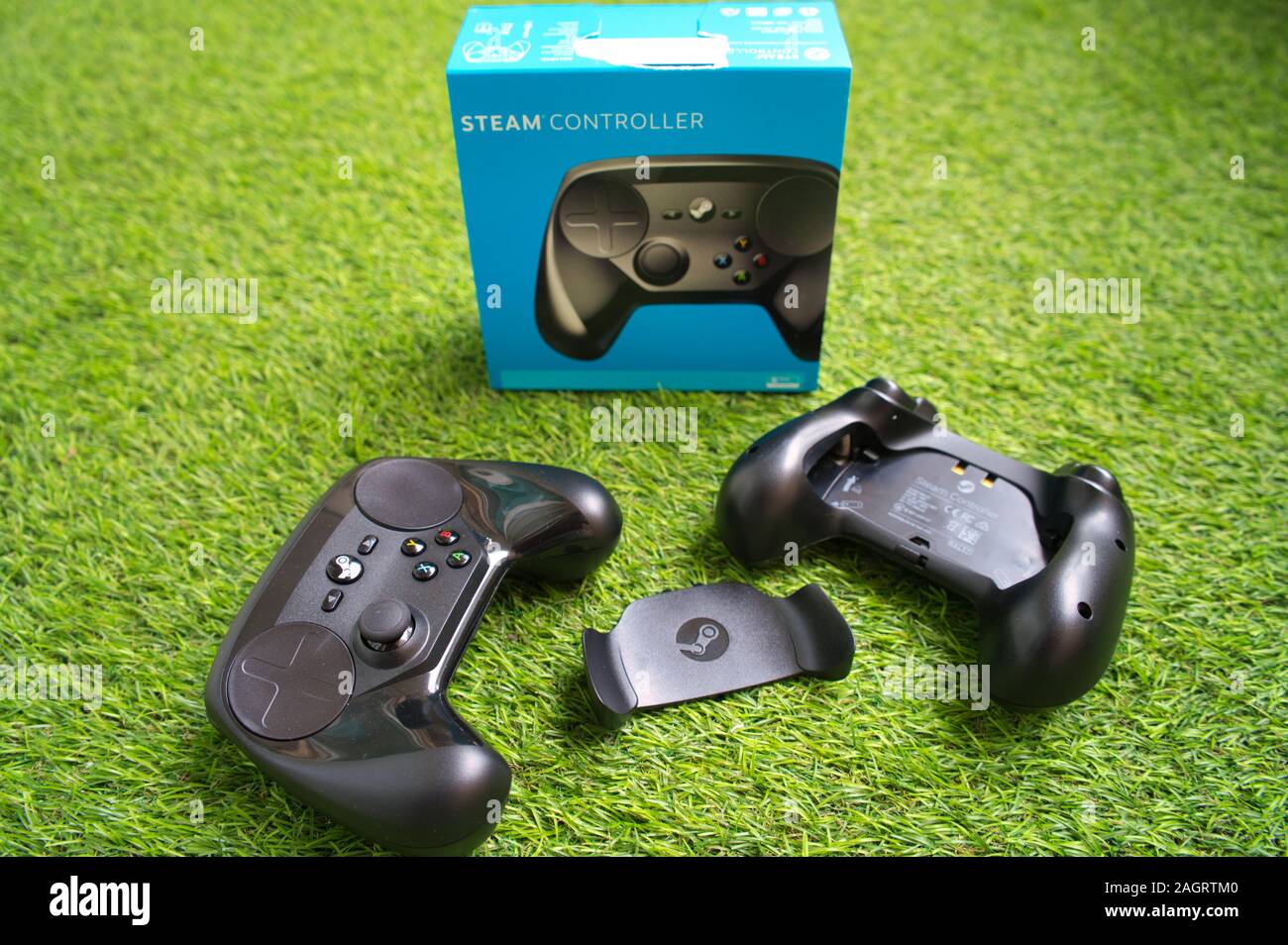 Steam Controller by Valve with its original box in calm early cold ...