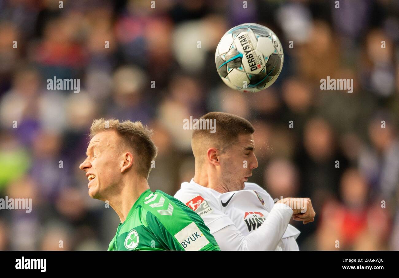Aue, Germany. 21st Dec, 2019. Football: 2nd Bundesliga, FC Erzgebirge Aue - SpVgg Greuther Fürth, 18th matchday, at the Sparkassen-Erzgebirgsstadion. Aues Marko Mihojevic (r) against Fürths Havard Nielsen. Credit: Robert Michael/dpa-Zentralbild/dpa - IMPORTANT NOTE: In accordance with the regulations of the DFL Deutsche Fußball Liga and the DFB Deutscher Fußball-Bund, it is prohibited to exploit or have exploited in the stadium and/or from the game taken photographs in the form of sequence images and/or video-like photo series./dpa/Alamy Live News Stock Photo