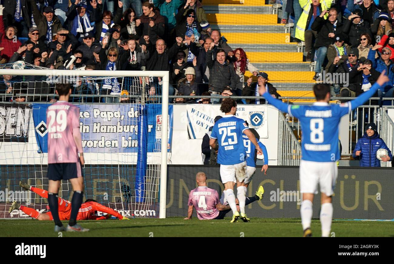 Darmstadt, Germany. 21st Dec, 2019. Football: 2nd Bundesliga, Darmstadt 98 - Hamburger SV, 18th matchday. Darmstadt's Serdar Dursun (undercover, 2nd from right) scores the goal for the 2:2 against Hamburg's goalkeeper Daniel Heuer Fernandes (left on the ground). Credit: Hasan Bratic/dpa - IMPORTANT NOTE: In accordance with the regulations of the DFL Deutsche Fußball Liga and the DFB Deutscher Fußball-Bund, it is prohibited to exploit or have exploited in the stadium and/or from the game taken photographs in the form of sequence images and/or video-like photo series./dpa/Alamy Live News Stock Photo