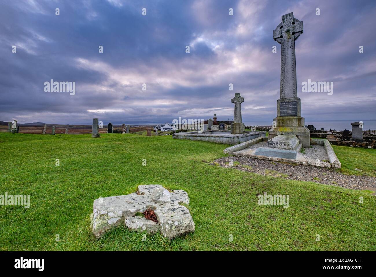 Monumento a Flora MacDonald, cementerio de Kilmuir, Kilmuir, ( Cille Mhoire ), costa oeste de la península de Trotternish, isla de Skye, Highlands, Escocia, Reino Unido. Stock Photo