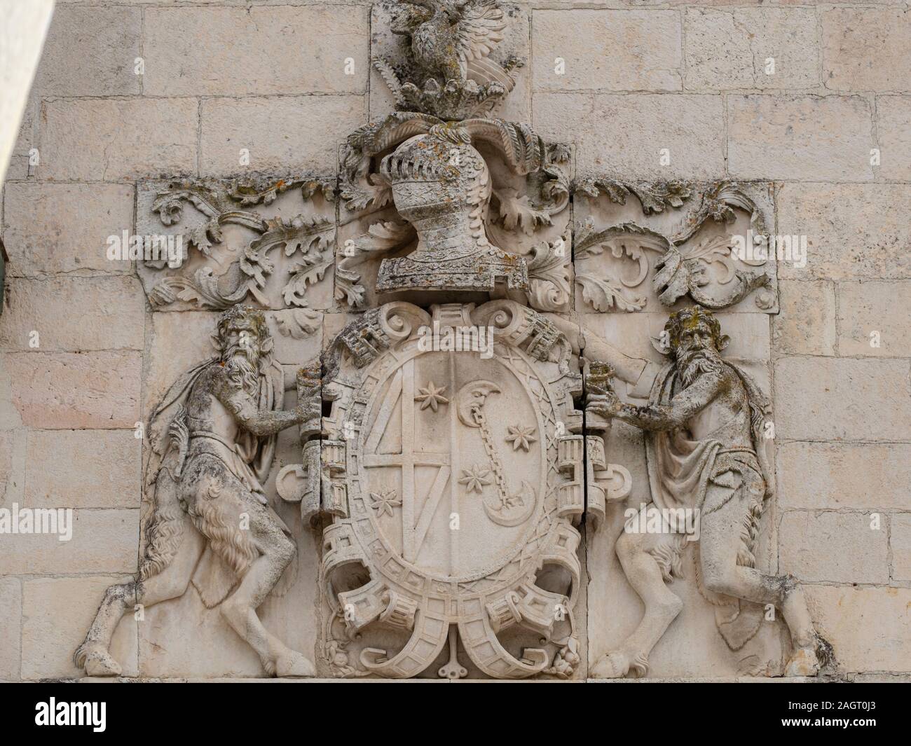 Palacio Bustamante, barroco, siglo XVII, escudo de armas de los Zumalburu y Vicuñas,Salvatierra, Álava , comunidad autónoma del País Vasco, Spain. Stock Photo