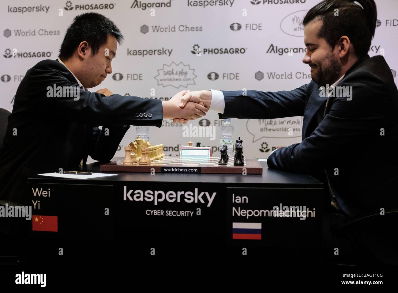 Some Red Hot playing simultaneous chess games with SGM Magnus Carlsen,  2011.