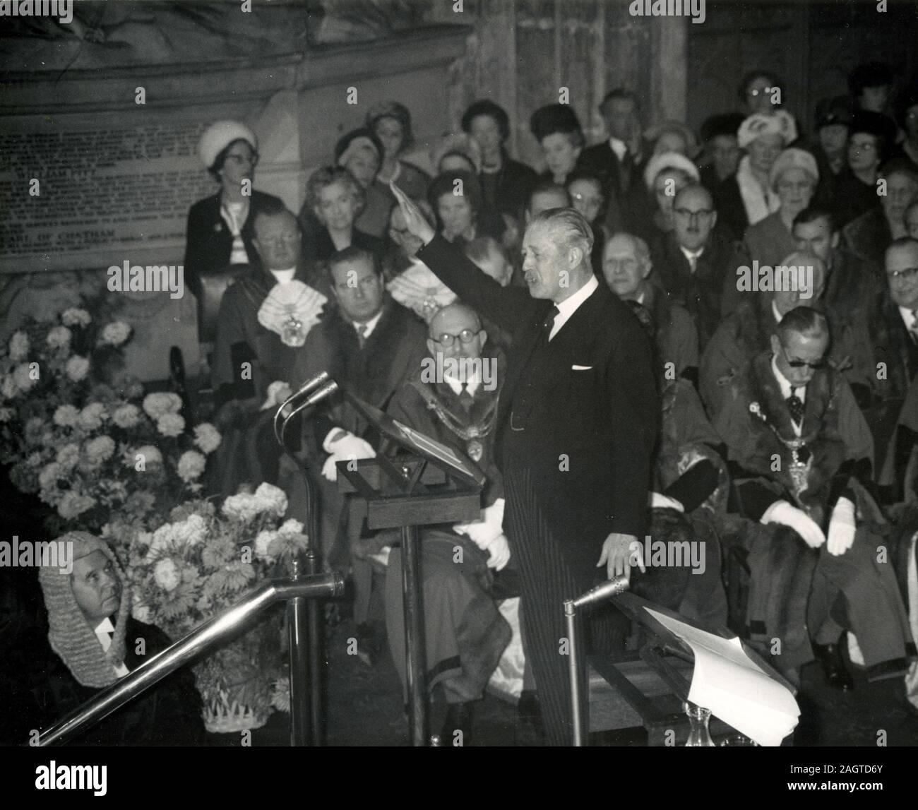 British Prime Minister Harold Macmillan speaks after being presented with the honorary freedom of the City of London, UK 1961 Stock Photo