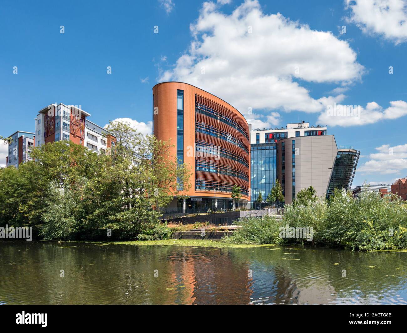 Modern Vijay Patel Building with student accommodation flats (on left) and River Soar in front, De Montford University, Leicester, England, UK Stock Photo