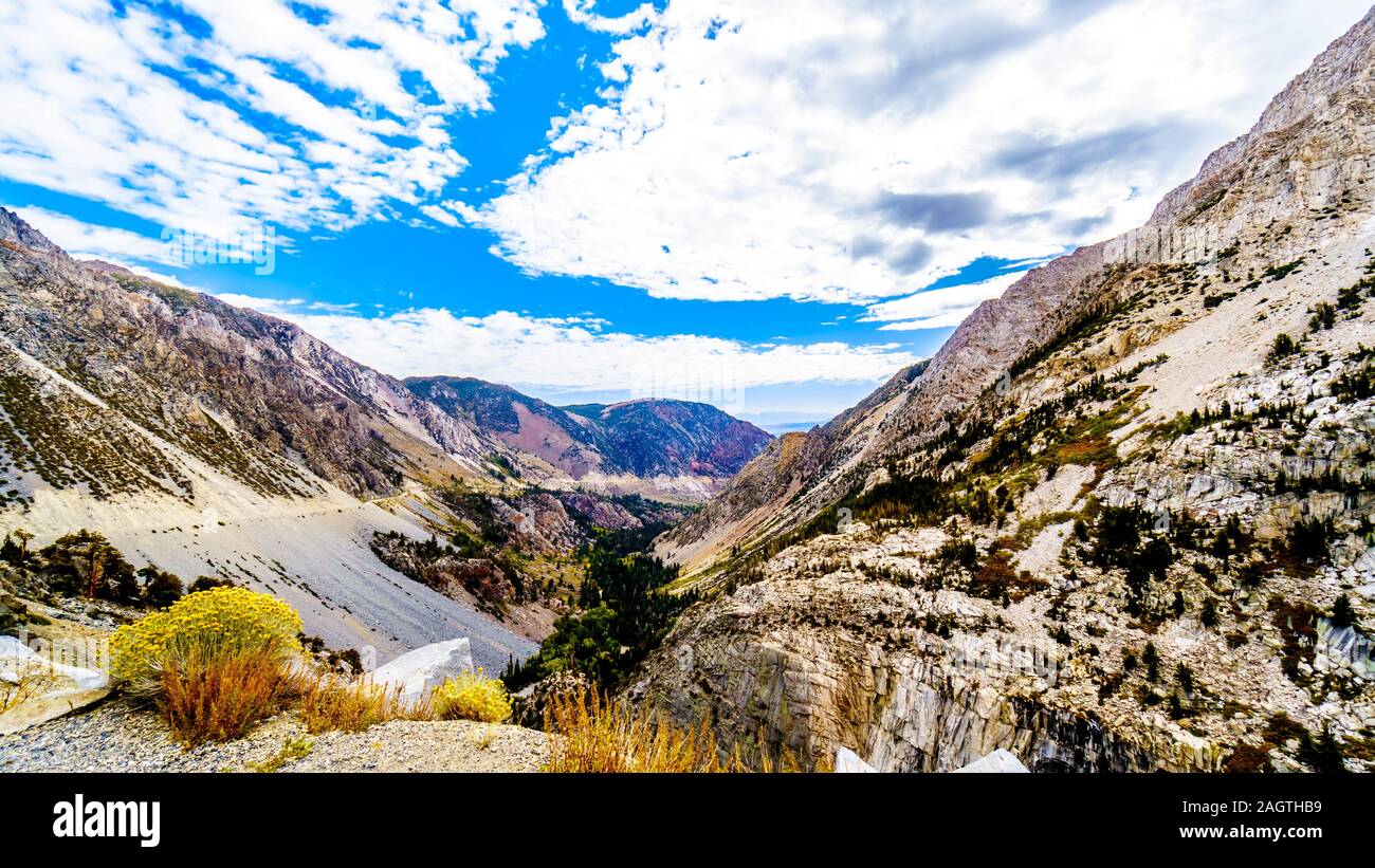 The Tioga Pass with an elevation of 3,031m crosses the rugged Sierra