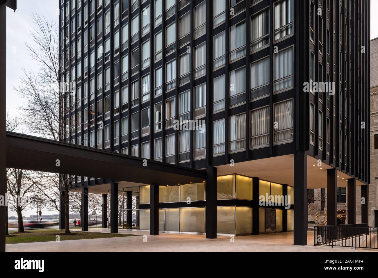 Exterior view of lower levels, lobby, and plaza of 860-880 N. Lake Shore  Drive, designed by Mies Van Der Rohe Stock Photo - Alamy