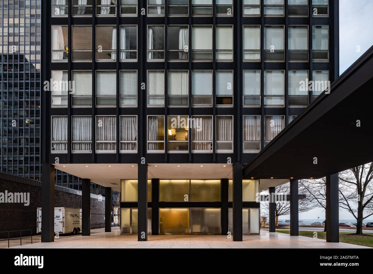 Exterior view of lower levels, lobby, and plaza of 860-880 N. Lake Shore  Drive, designed by Mies Van Der Rohe Stock Photo - Alamy