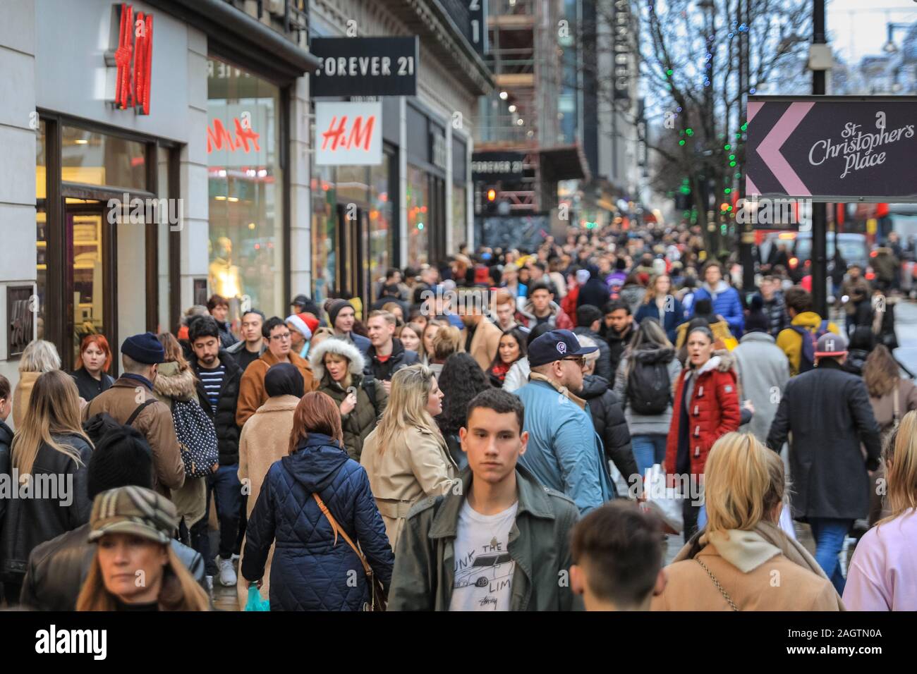 Central London, London, 21st Dec 2019. Oxford Street is crowded with shoppers. Shoppers in Oxford Street, Regent Street and Bond Street rush to make their last minute purchases in time for Christmas, whilst shops have already started heavy discounting on many goods. Stock Photo