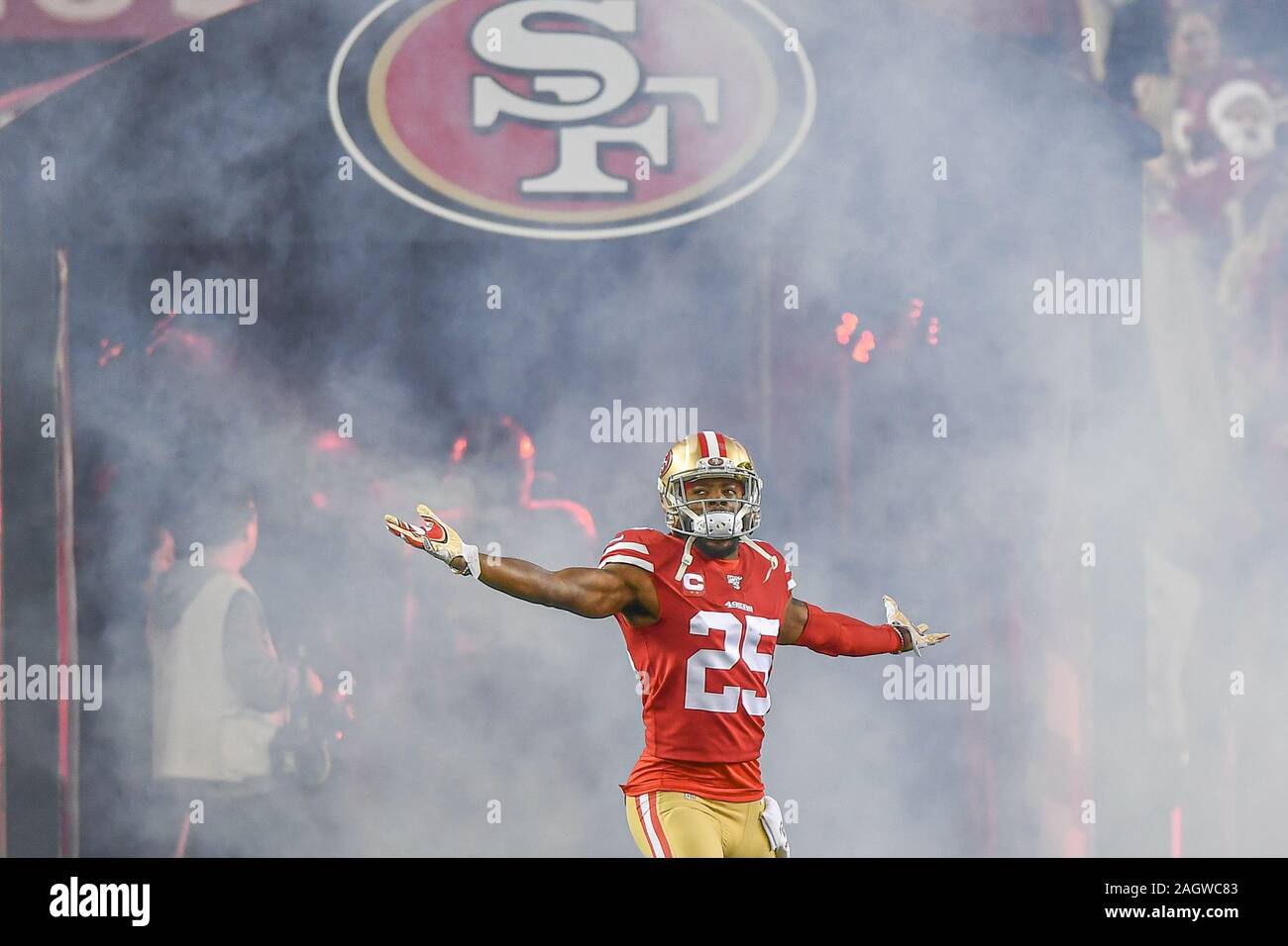 The Golden Knights parachute into the Levis Stadium before the start of the  game between San Francisco 49ers and Los Angeles Rams in San Francisco, Mo  Stock Photo - Alamy