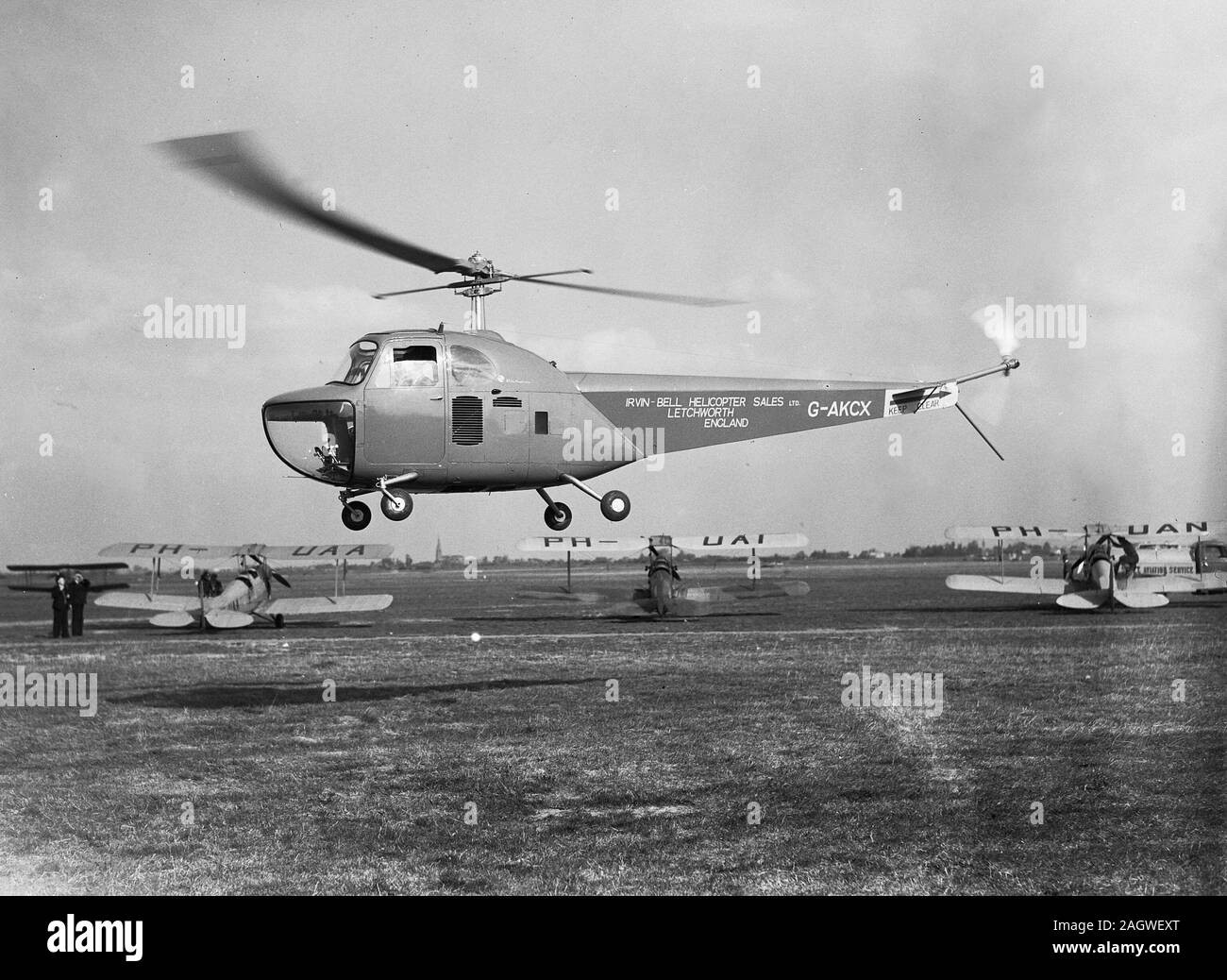 1940s Helicopters - Bell Helicopter in flight ca. 1947 Stock Photo