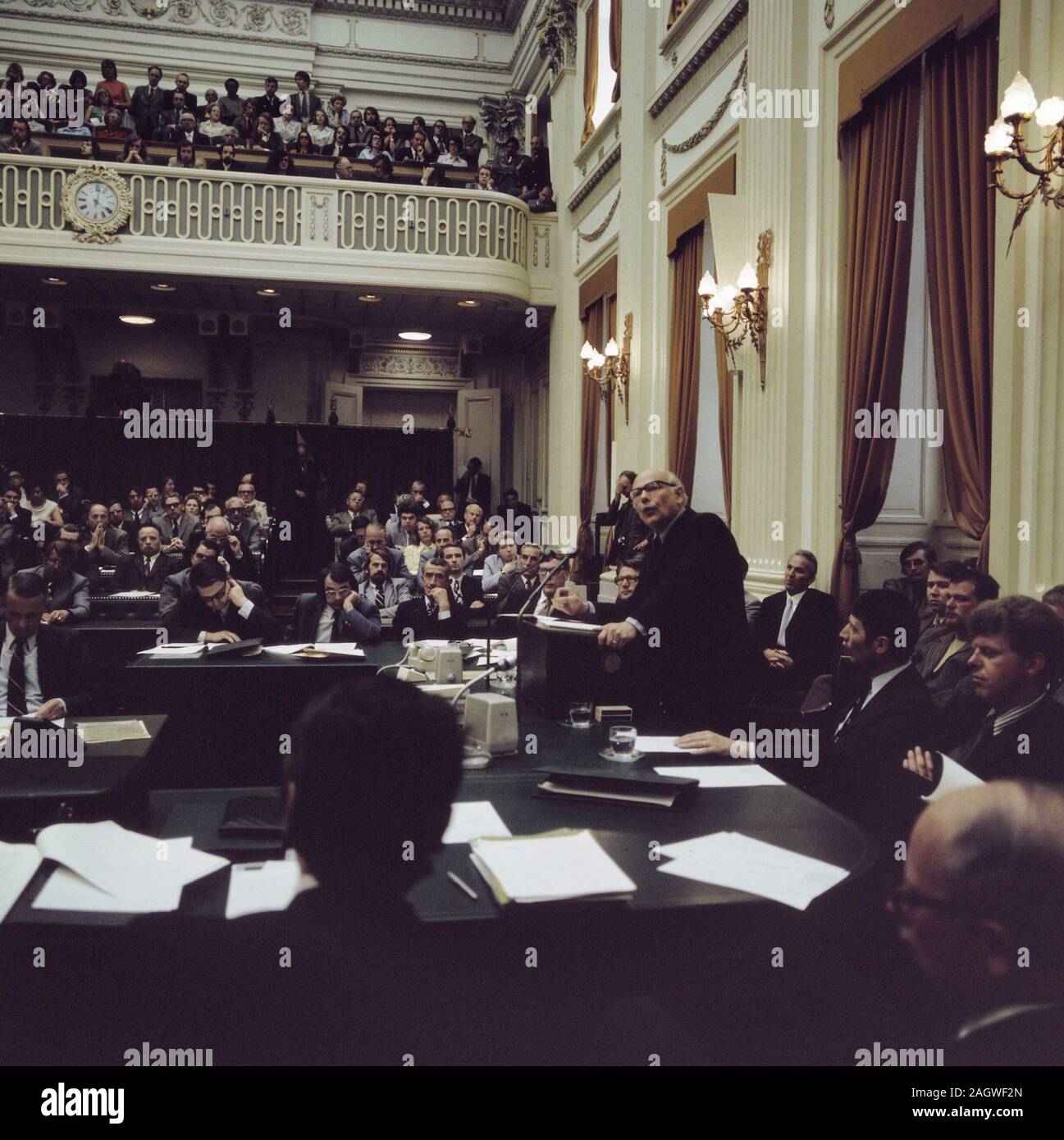 Prime Minister Joop den Uyl in the Second Chamber (house of representatives) in The Hague, South Holland May 1973 Stock Photo