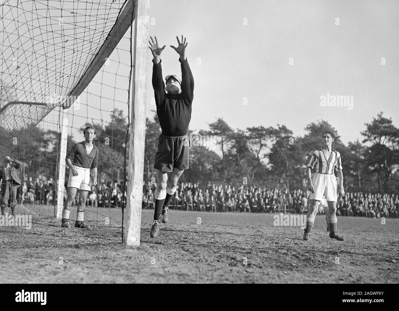 1940s men's soccer match - House high over at AGOVV goal October 10, 1947 Stock Photo