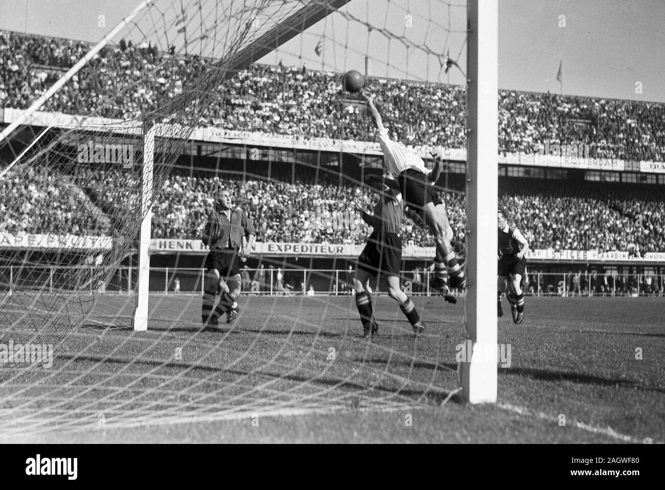 Football 1940s footballers hires stock photography and images Alamy