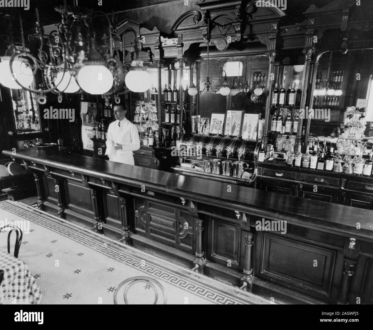 1930s-speakeasy