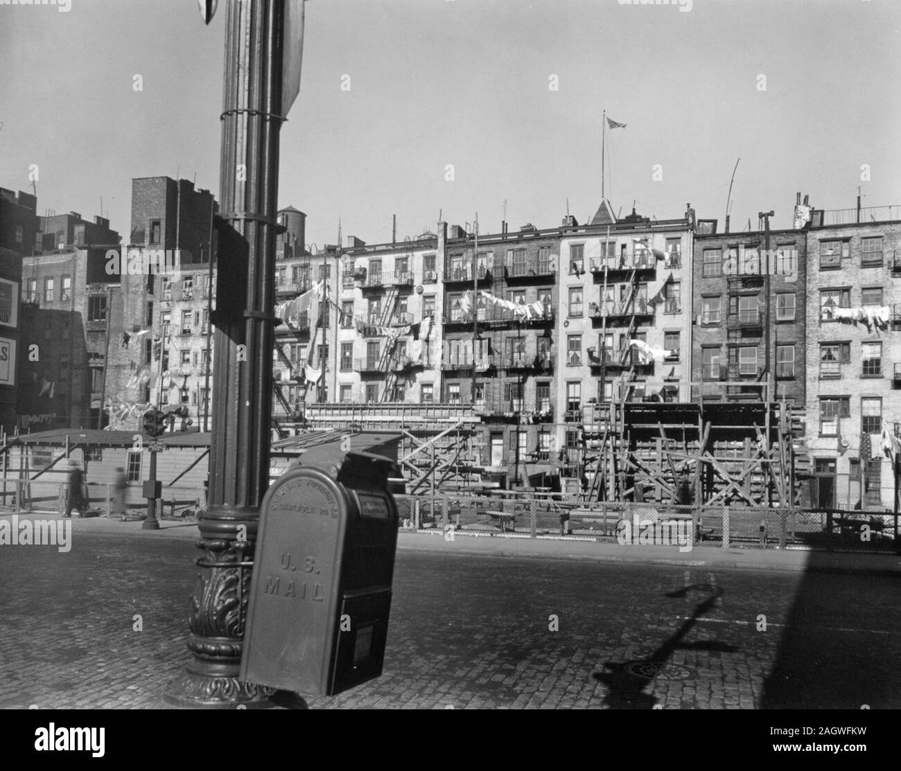 1930s tenements new york city hi-res stock photography and images - Alamy