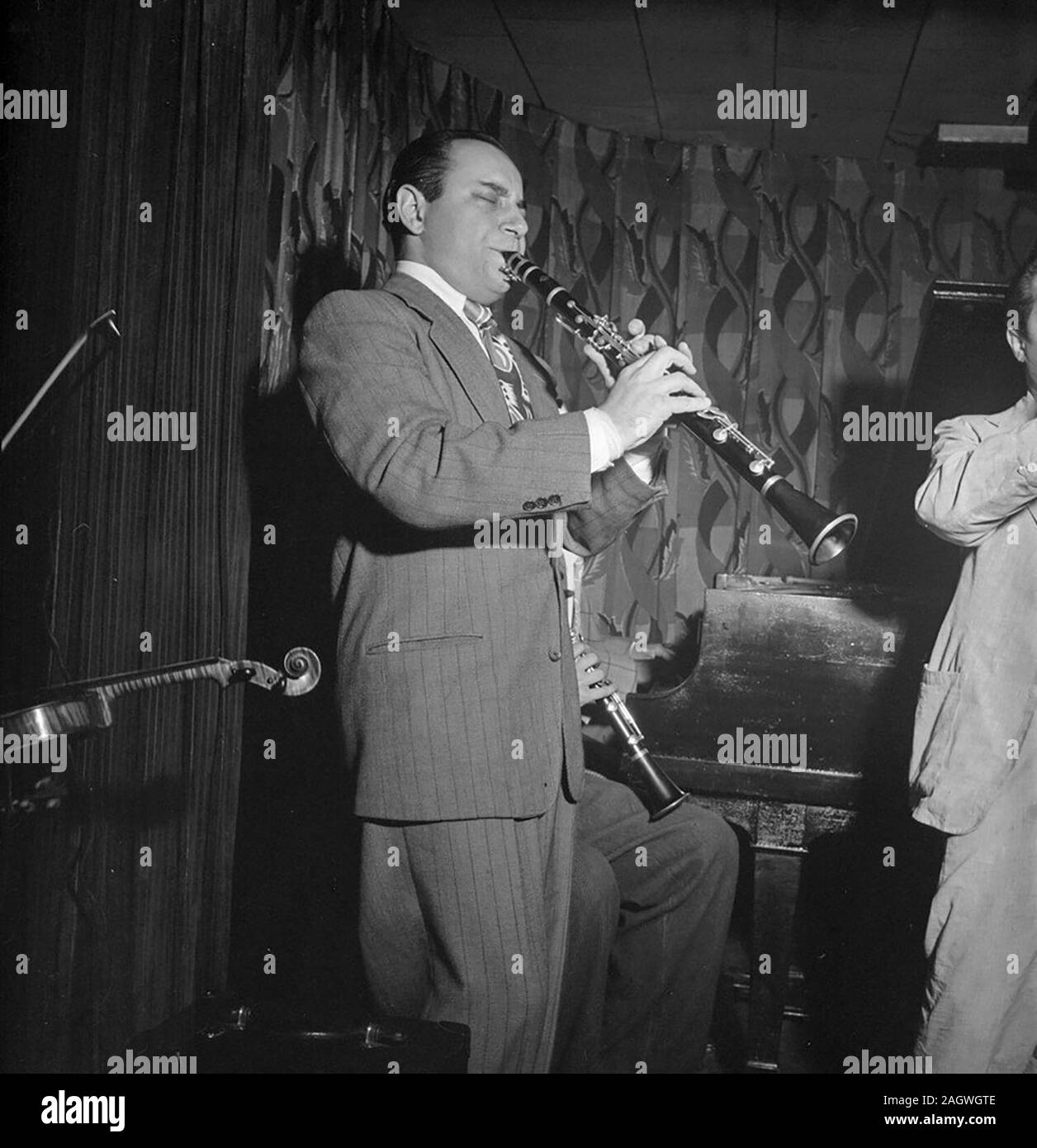 Portrait of Peanuts Hucko, Famous Door, New York, N.Y., between 1946