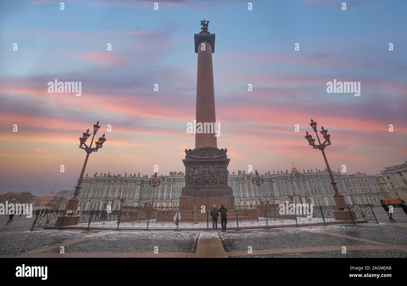 Alexander Column in the center of Palace Square, St. Petersburg Stock ...