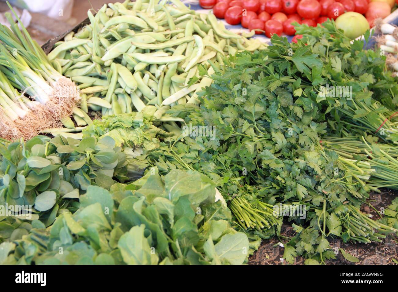 Leeks and green vegetables at farmers market hi-res stock photography ...