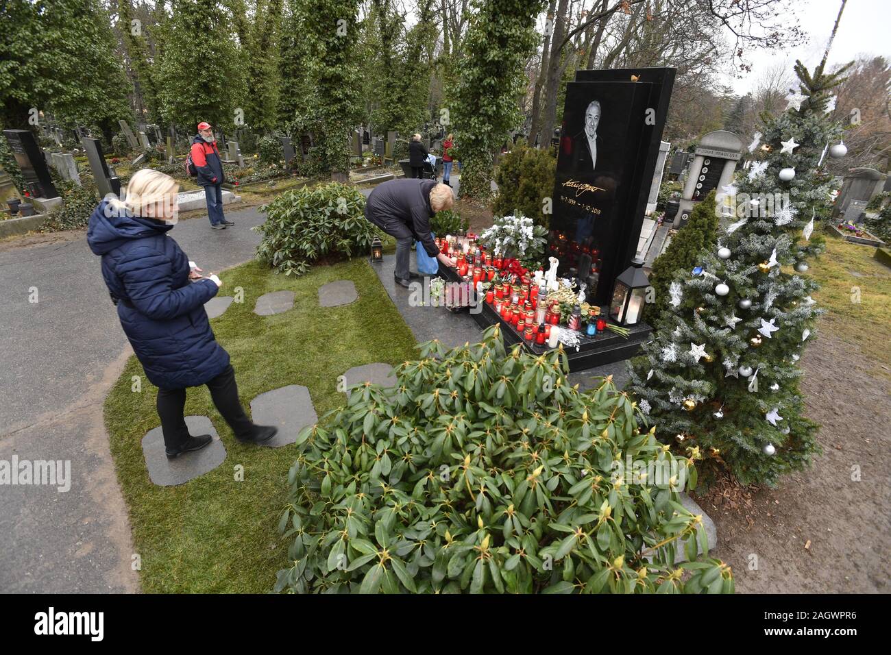 Prague, Czech Republic. 21st Dec, 2019. The grave of late Czech pop star Karel Gott, who died on October 1 at the age of 80, was finished at the Prague Malvazinky cemetery, his widow Ivana Gottova said at the webpage Karel Gott.com on December 21, 2019. Credit: Vit Simanek/CTK Photo/Alamy Live News Stock Photo