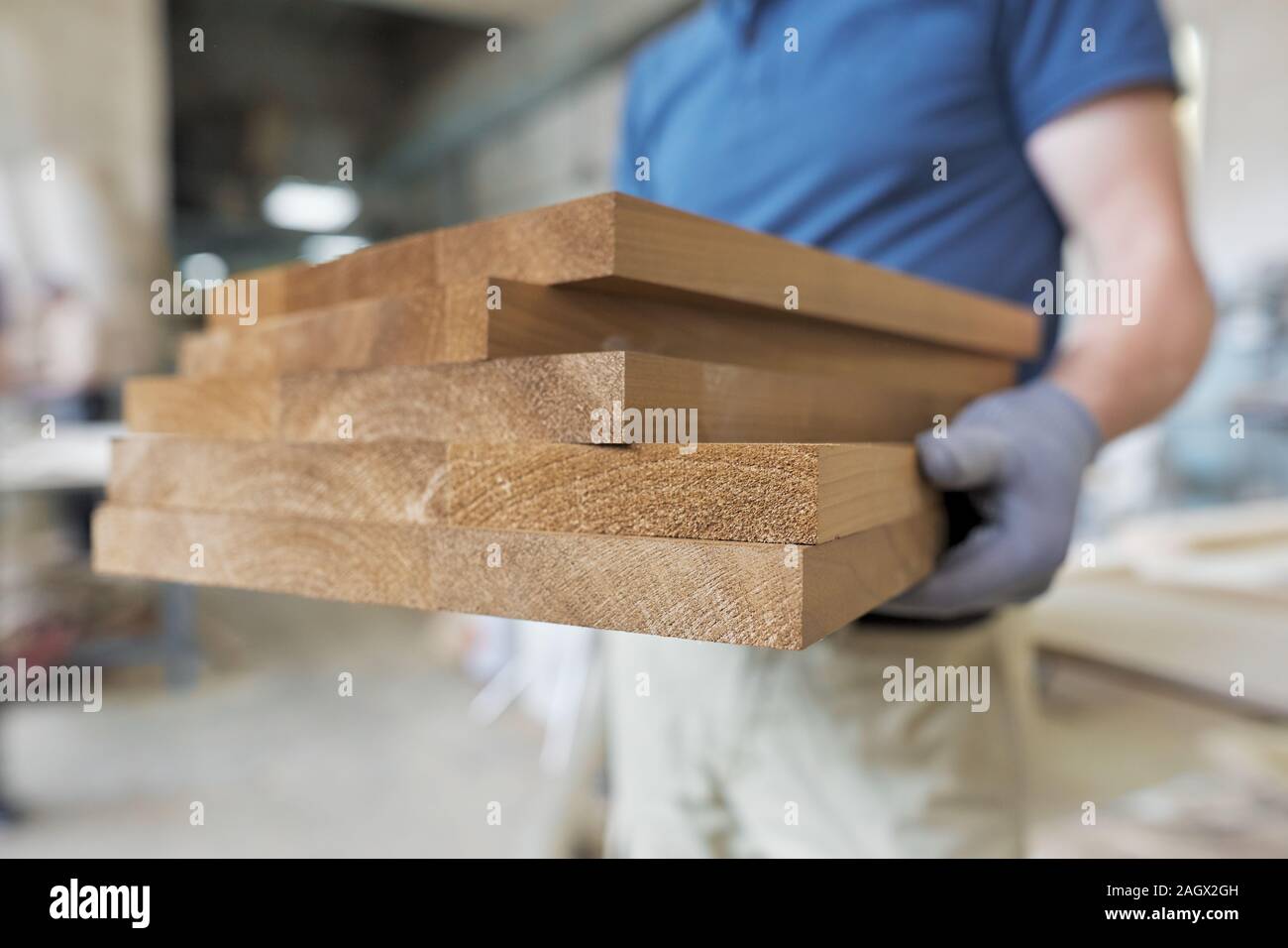 Wooden furniture details in hands of carpenter Stock Photo Alamy