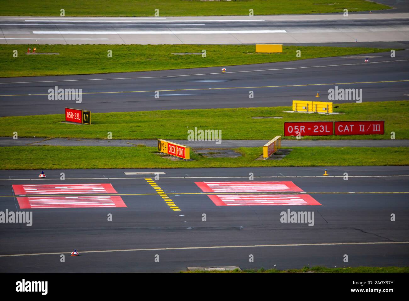 DŸsseldorf International Airport, DUS, markings on the taxiways, Stock Photo