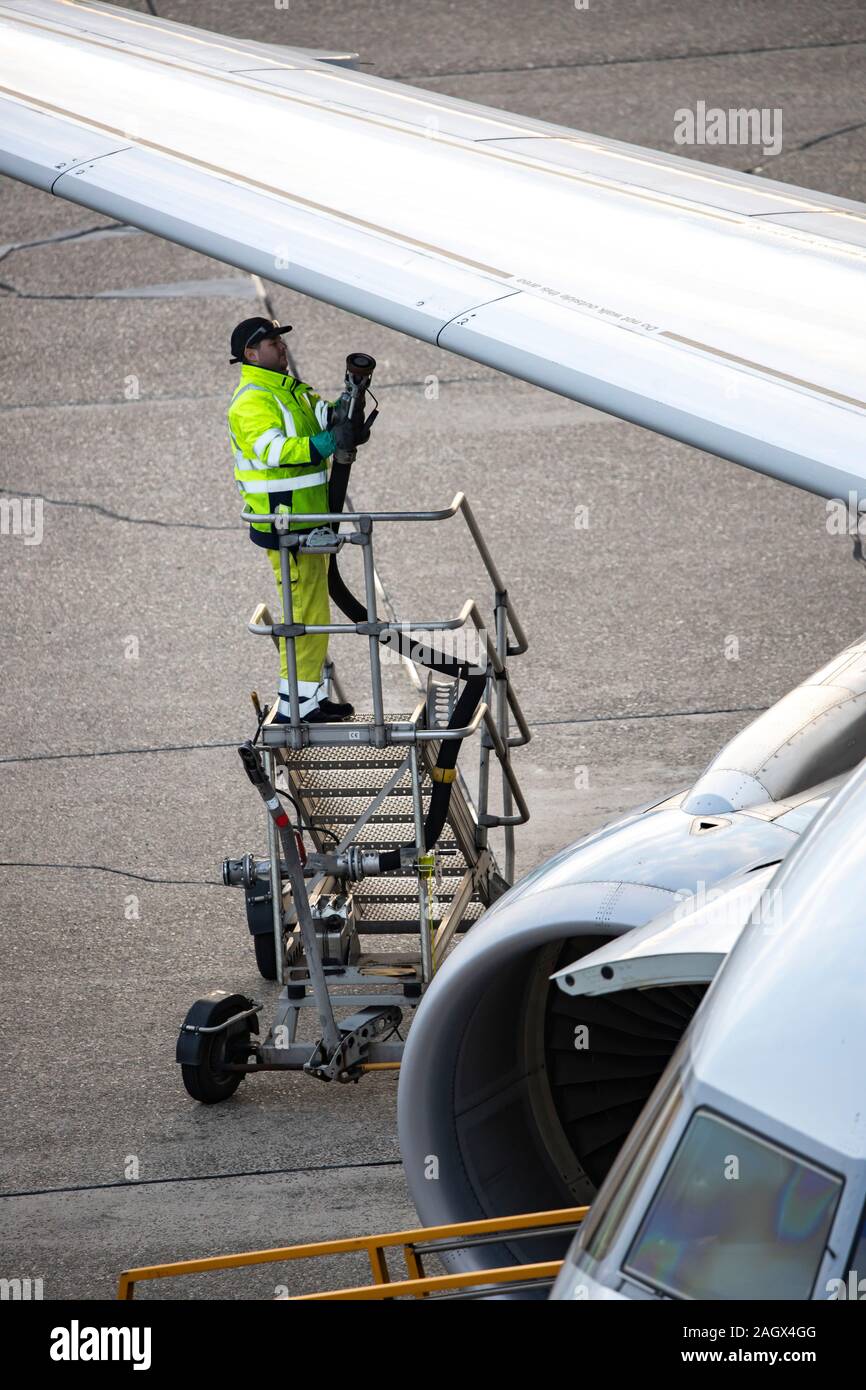 DŸsseldorf International Airport, DUS, aircraft is refuelled with kerosene, Stock Photo