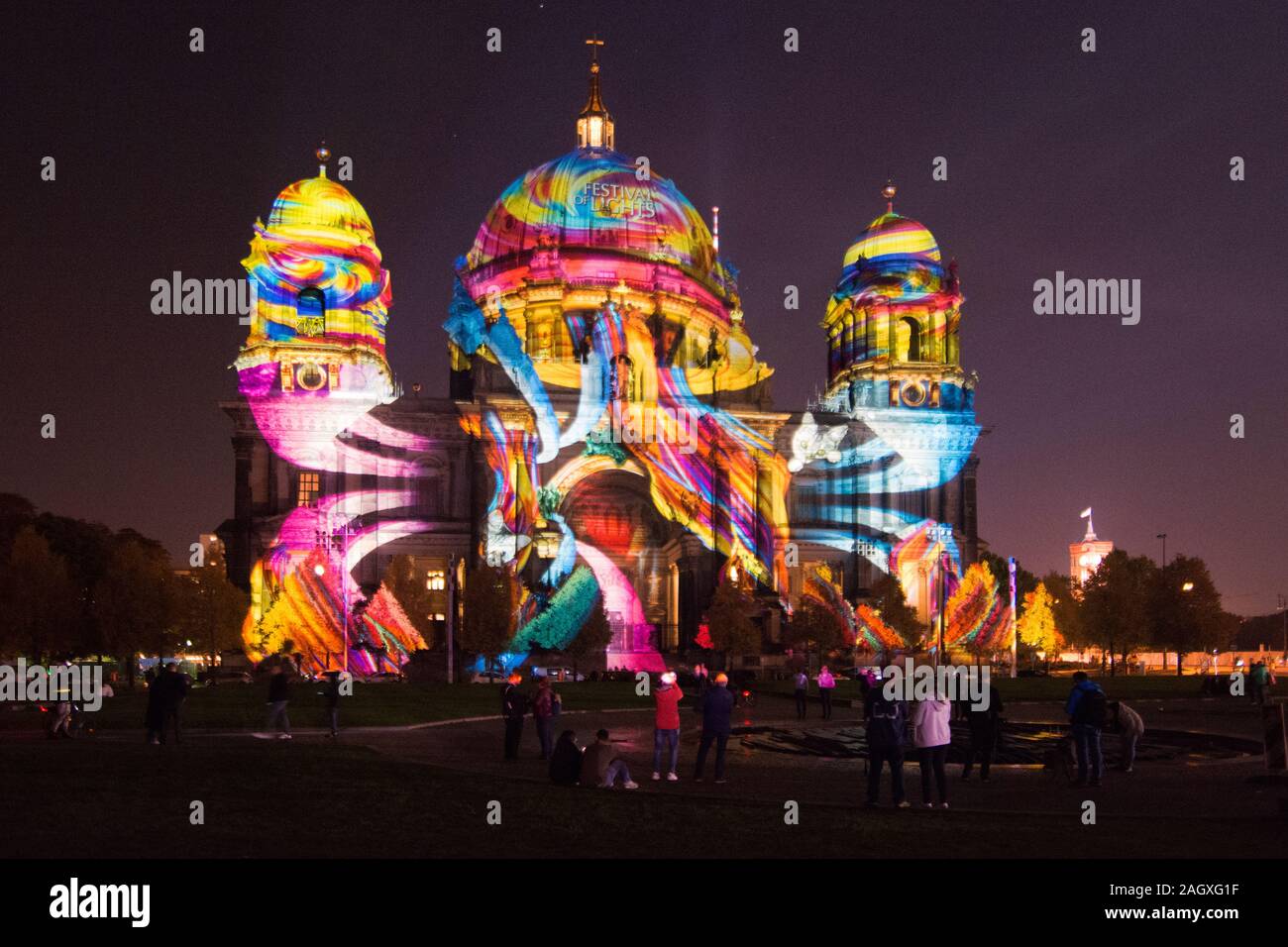 Nachtaufnahme mit Berliner Dom am 15.10.2019 beim Festival of Lights. Stock Photo