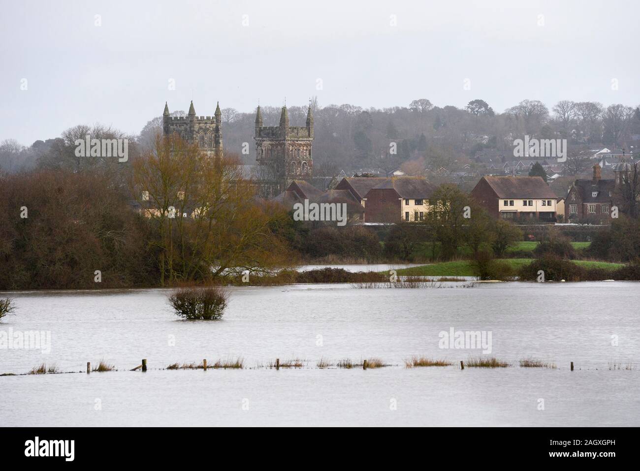 Wimborne, Dorset, UK. 22nd December 2019. UK Weather. View of the River Stour at Wimborne in