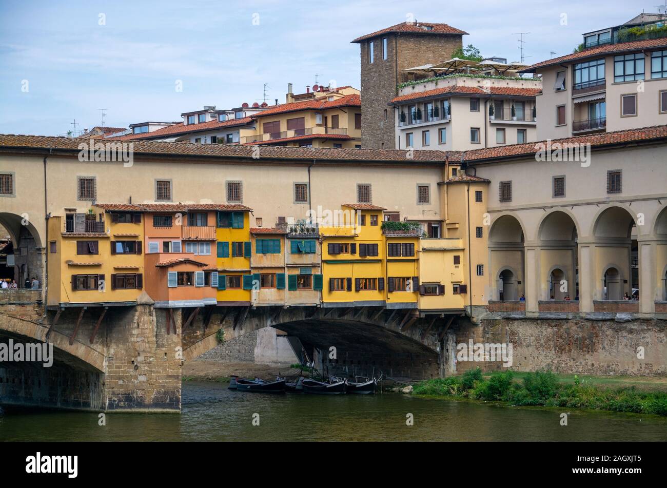 Der Ponte Vecchio Ist Die älteste Brücke über Den Arno In Der Italienischen Stadt Florenz Und 9745