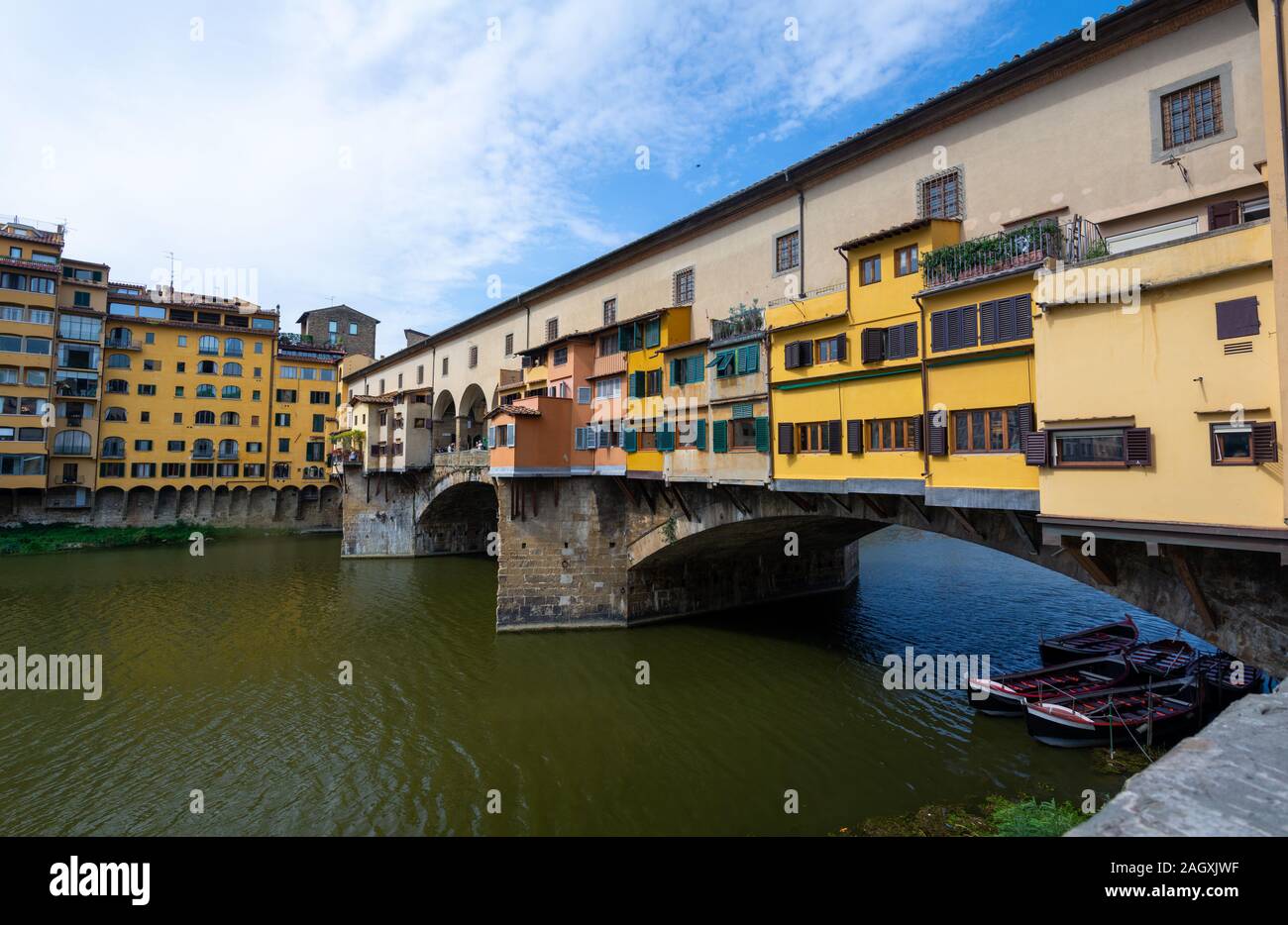 Der Ponte Vecchio Ist Die älteste Brücke über Den Arno In Der Italienischen Stadt Florenz Und 4663