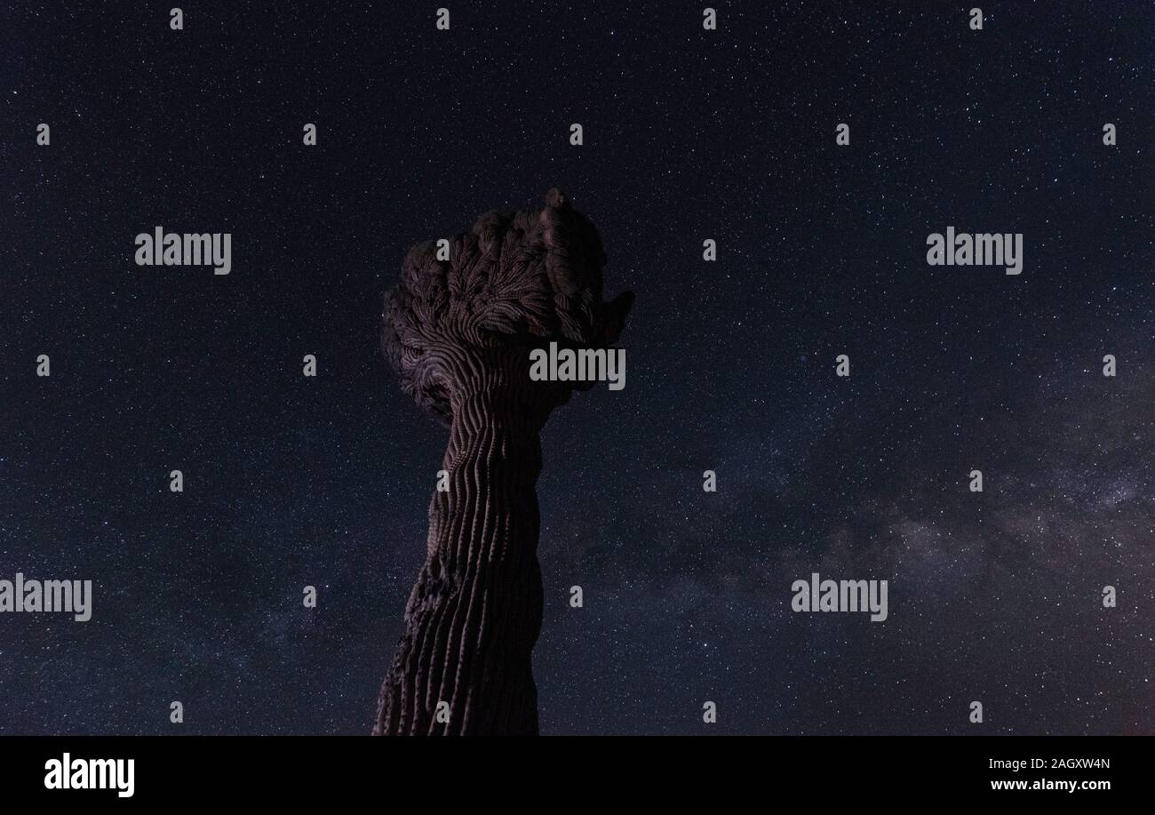 Milky way over desert hi-res stock photography and images - Alamy