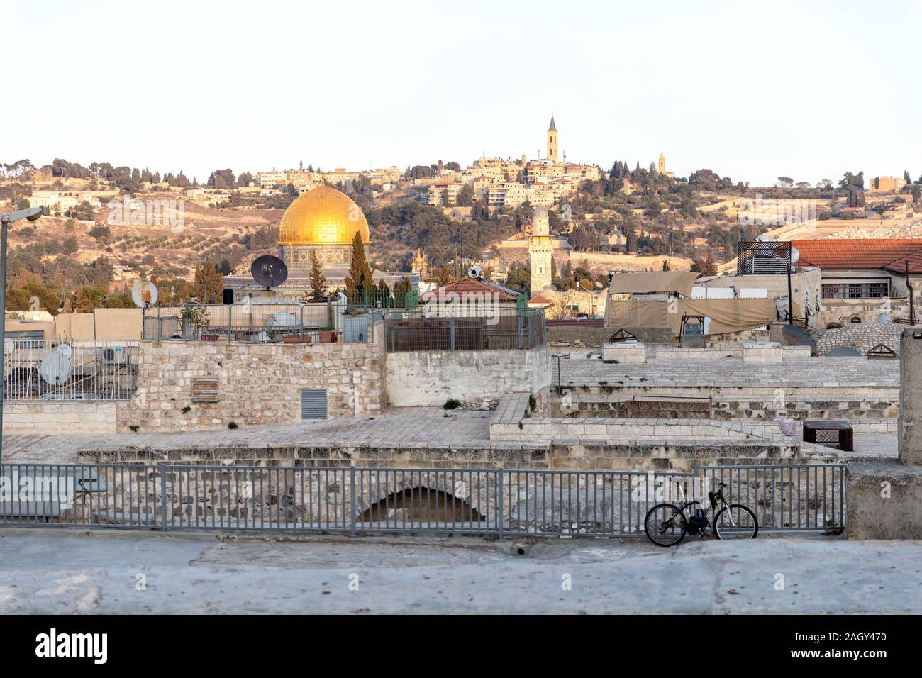 Rooftops ancient jerusalem dome hi-res stock photography and images - Alamy