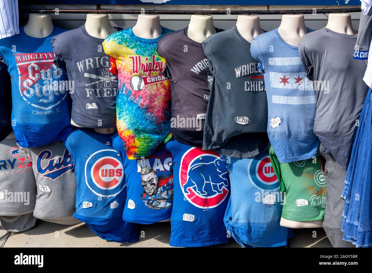 Chicago Cubs T-shirs on sale outside Wrigley Field baseball park, Chicago, Illinois, USA Stock Photo