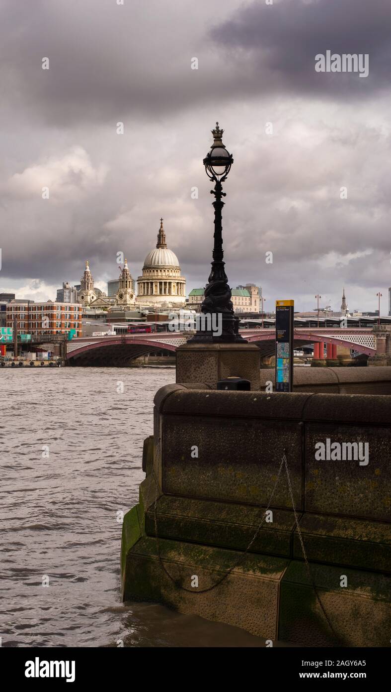 The River Thames, Blackfriars Bridge, St Pauls Cathedral and the City of London from Gabriel's Wharf, London. Stock Photo