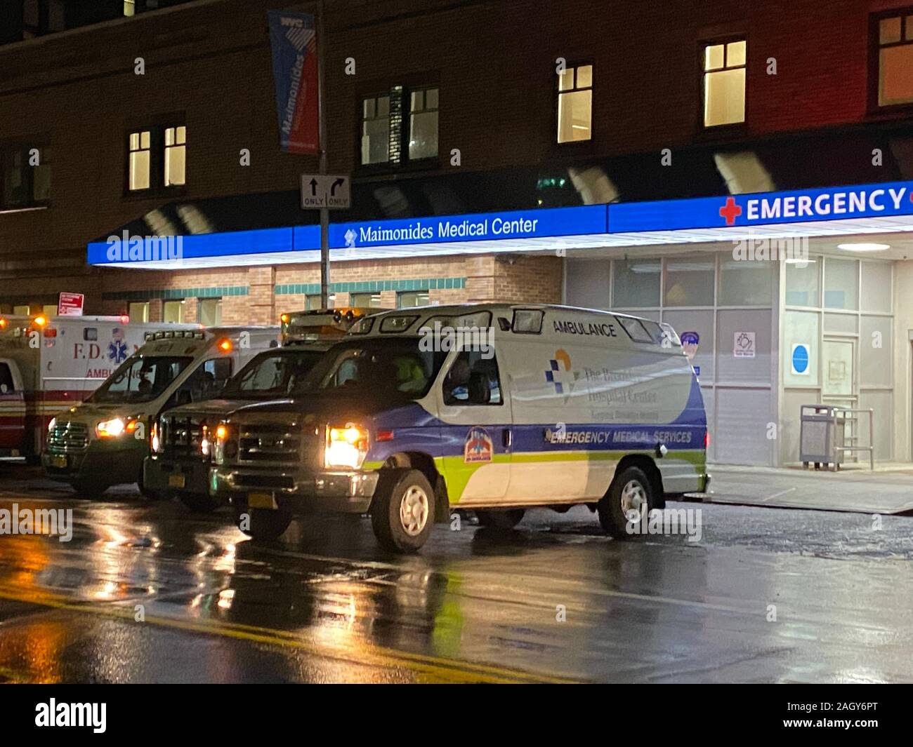 Hospital ambulance parking hires stock photography and images Alamy