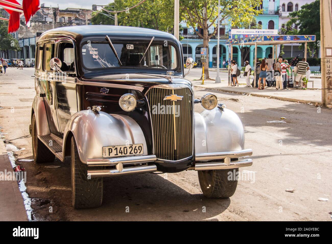 Page 2 Car Parked In Front Store High Resolution Stock Photography And Images Alamy