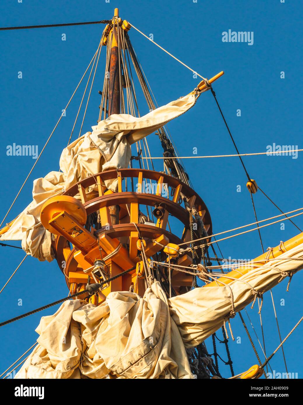 System of ropes hires stock photography and images Alamy