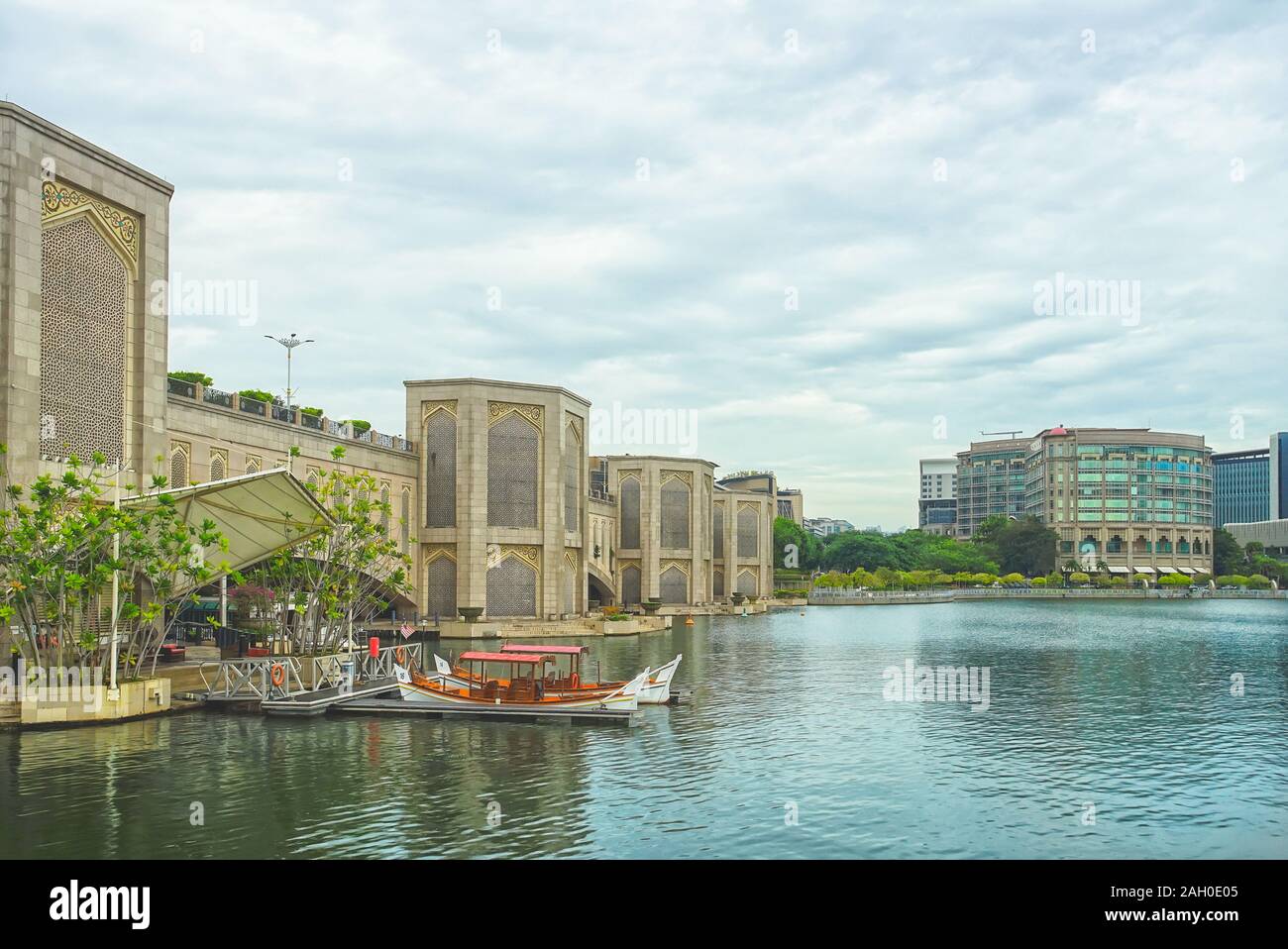 Lake view with boat of Putrajaya Lake in Putrajaya, Malaysia Stock Photo Alamy