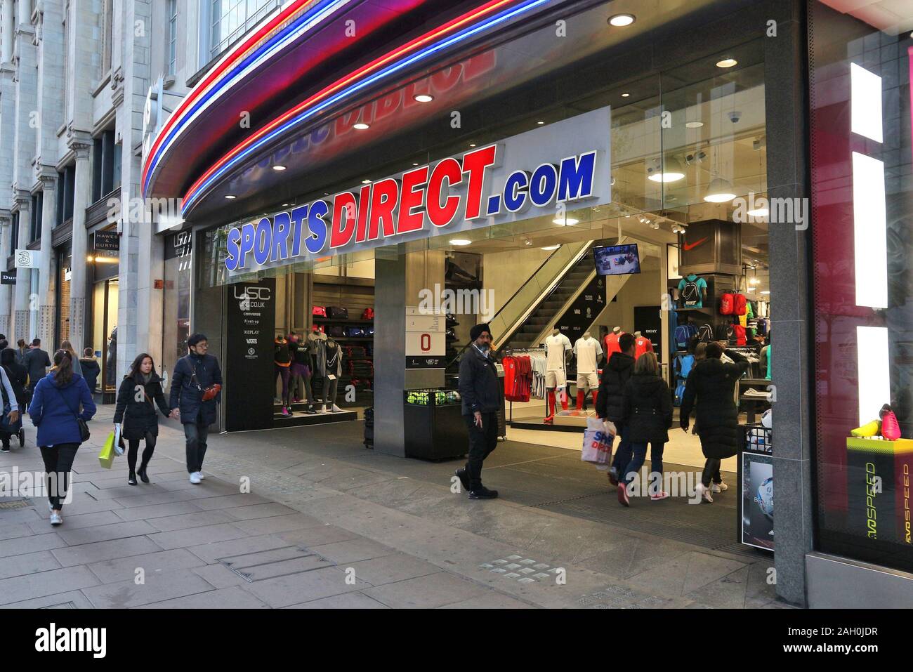 Sports direct oxford street hires stock photography and images Alamy