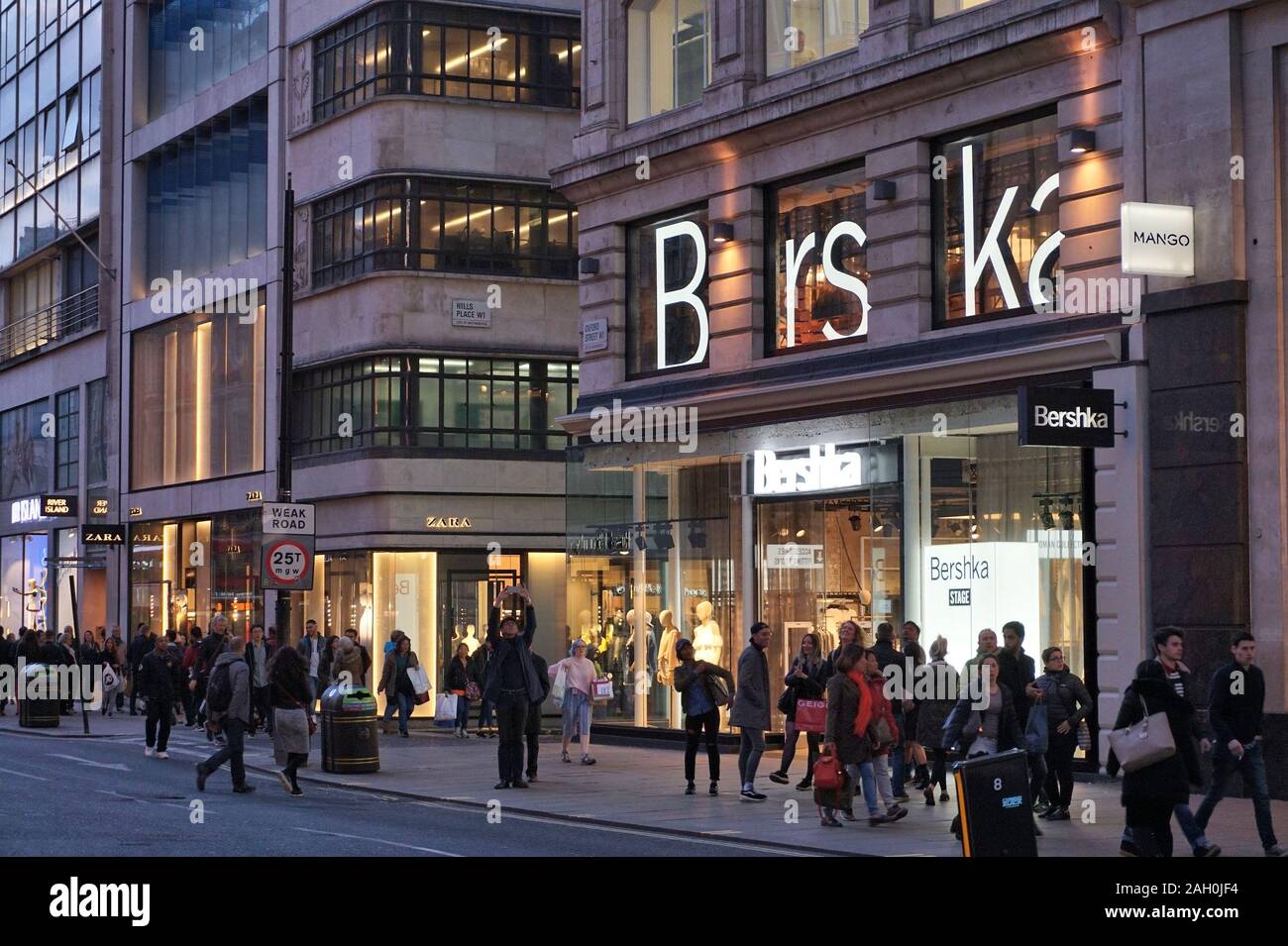 Bershka Oxford Street High Resolution Stock Photography and Images - Alamy