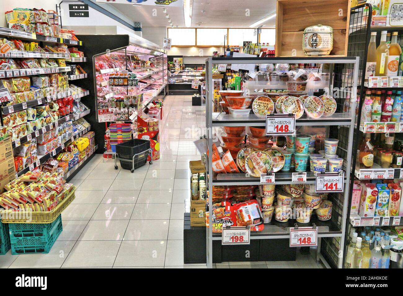 Grocery store shelves asia hires stock photography and images Alamy