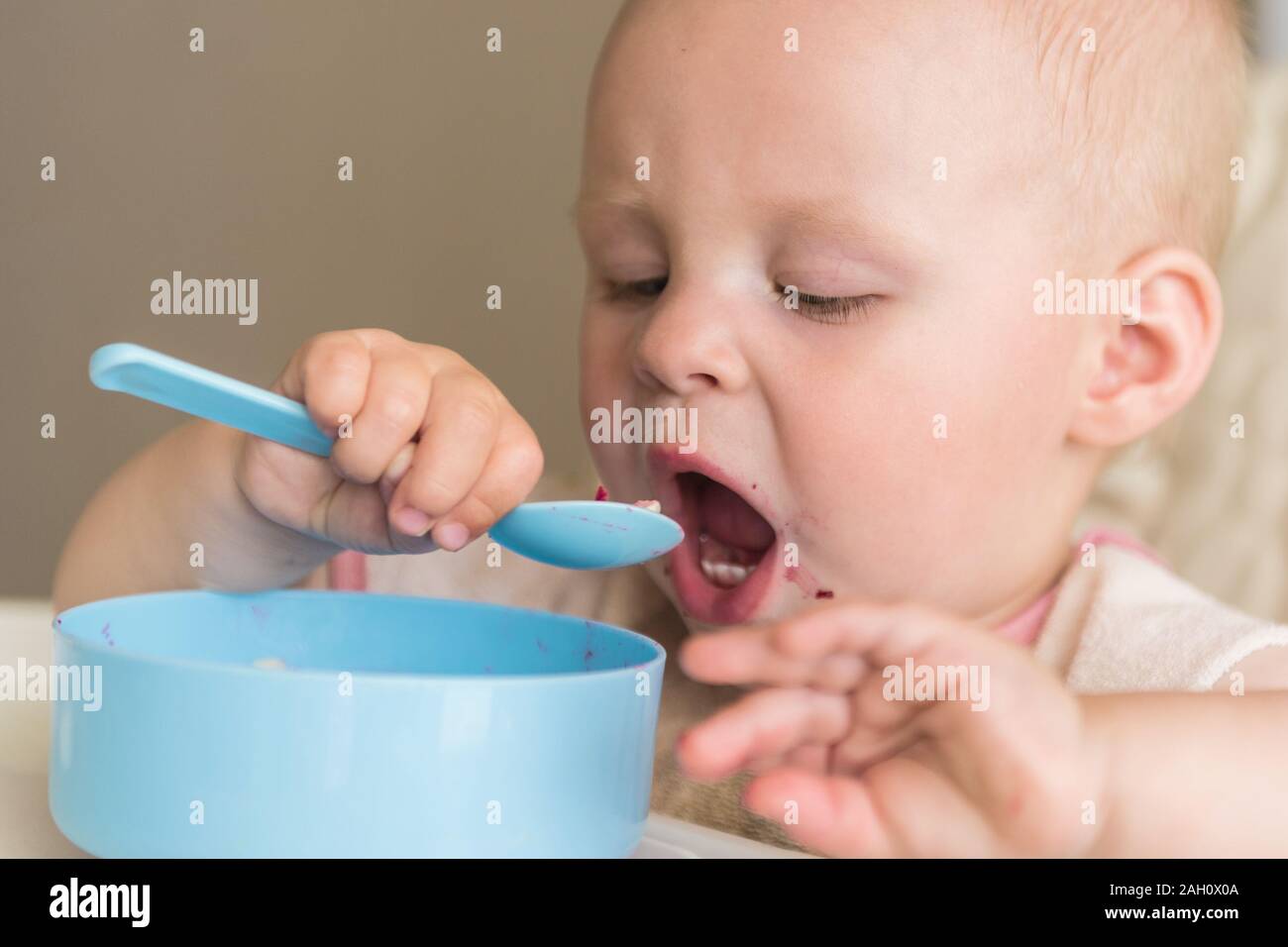 how to get baby to eat with a spoon